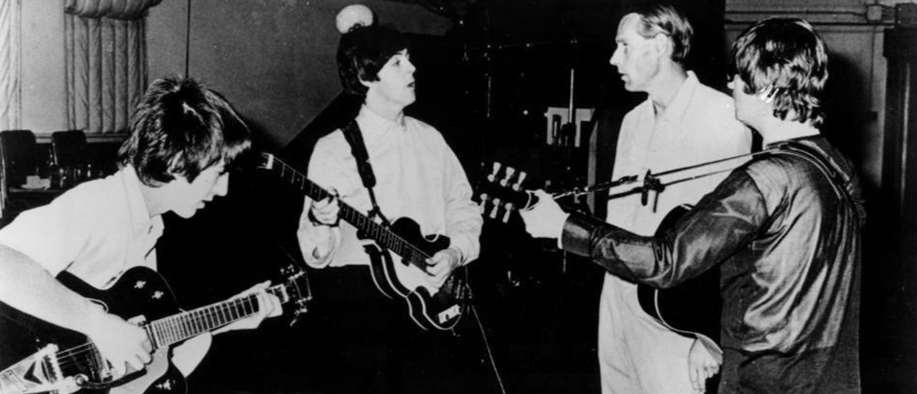 Beatles_and_George_Martin_in_studio_1966