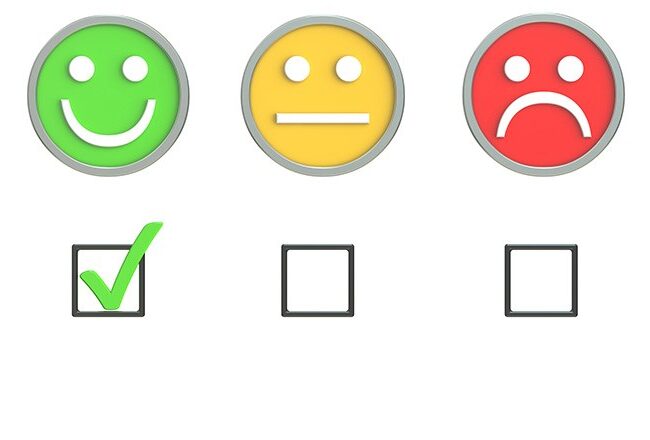 Three emoji faces with checkboxes below: a green smiling face with a checked box, a yellow neutral face, and a red frowning face.